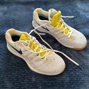 Nike Zoom tennis shoes
